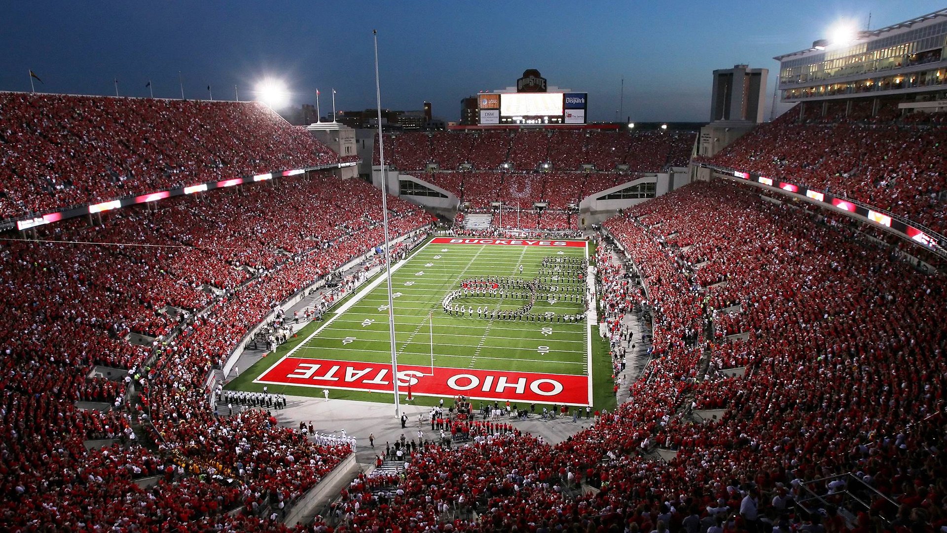 “飞盘：三叉湖赛场飞扬，速度与技巧成就精彩”