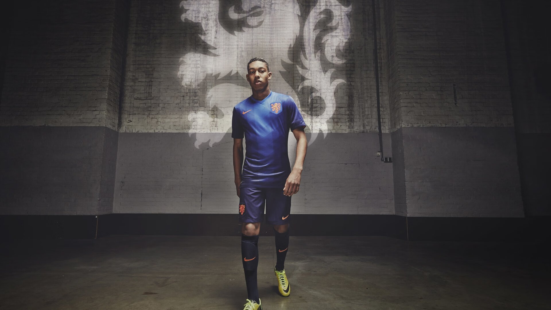 “飞盘：三叉湖赛场飞扬，速度与技巧成就精彩”